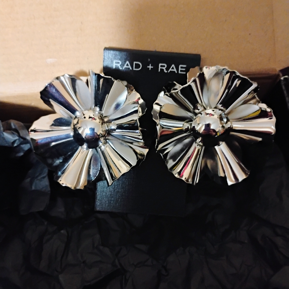 NIB Rad + Rae Poppy Earrings - Picture 3 of 6